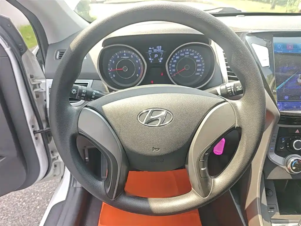Hyundai Elantra Langdong 2016 — фото 11