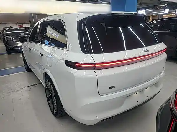 Li Auto L8 2025