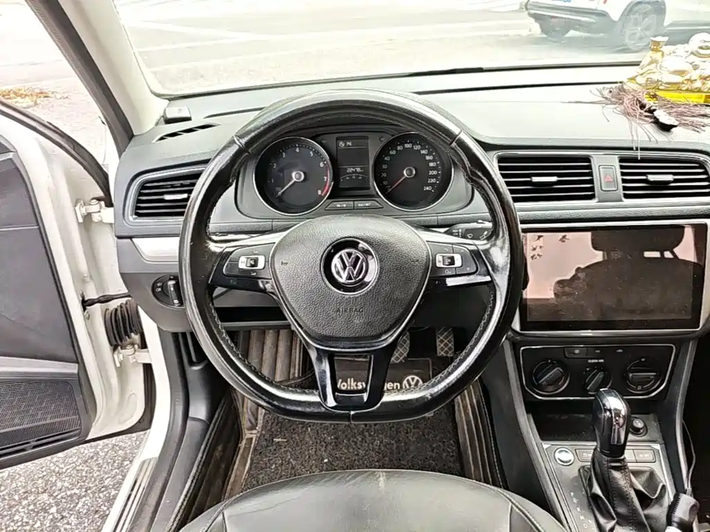Volkswagen Lavida 2018 — фото 11
