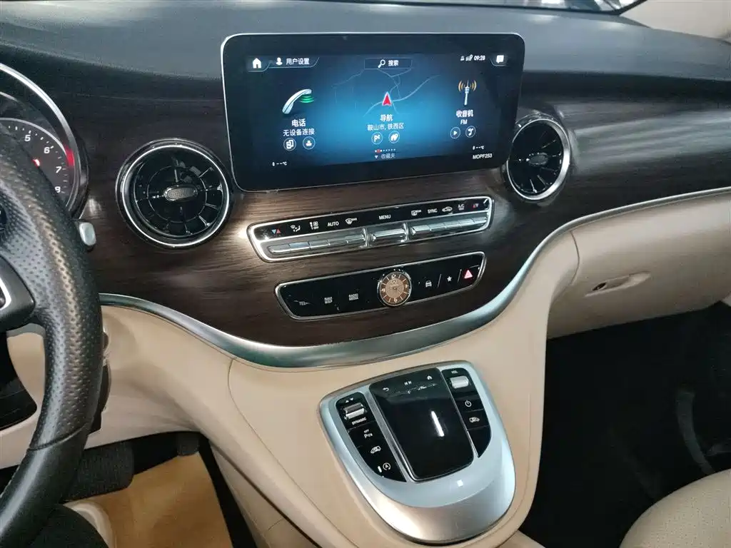 Mercedes-Benz V-Class 2022 — фото 10