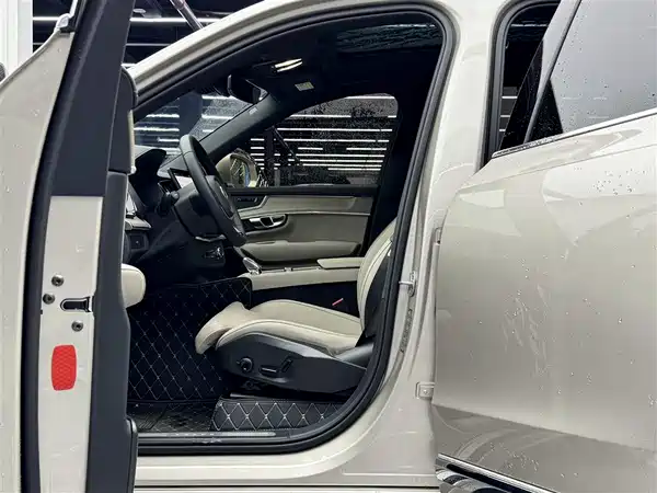 Volvo XC90 2025