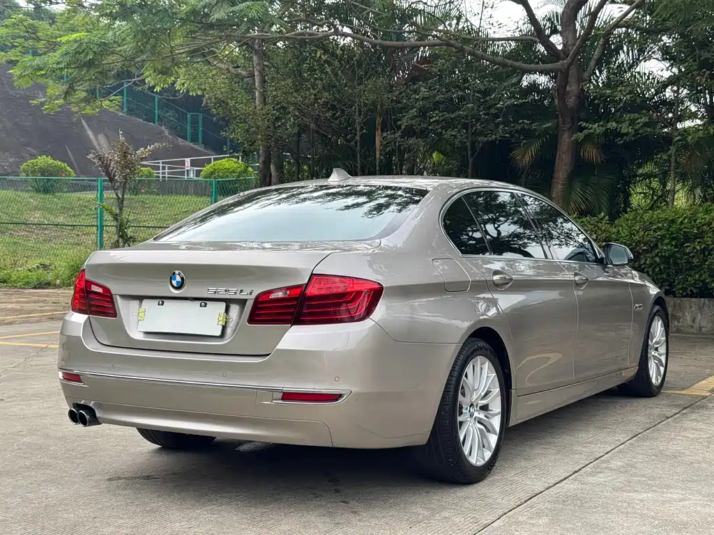 BMW 5 Series 2016 — фото 18