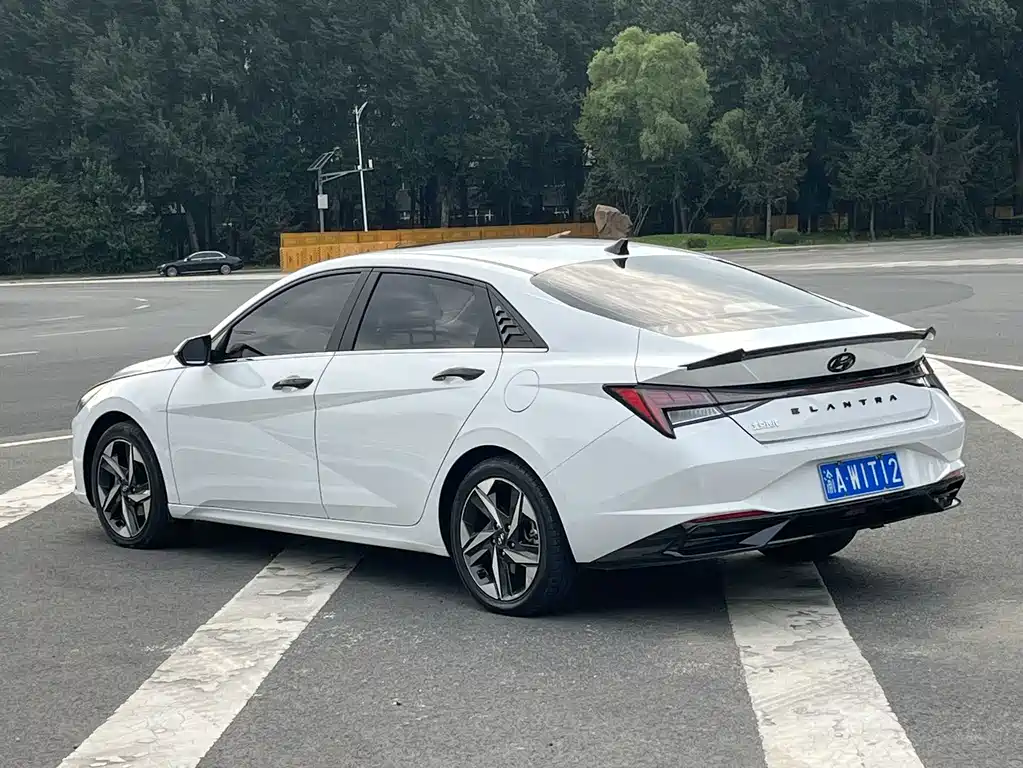 Hyundai Elantra 2022 — фото 4