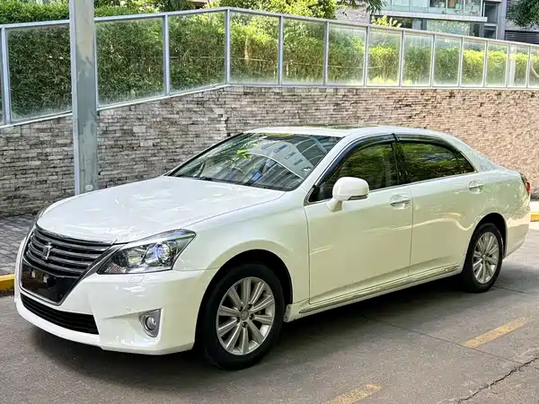 Toyota Crown 2013
