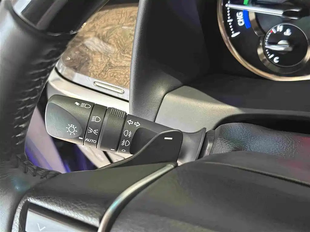 Toyota Vellfire 2022 — фото 23