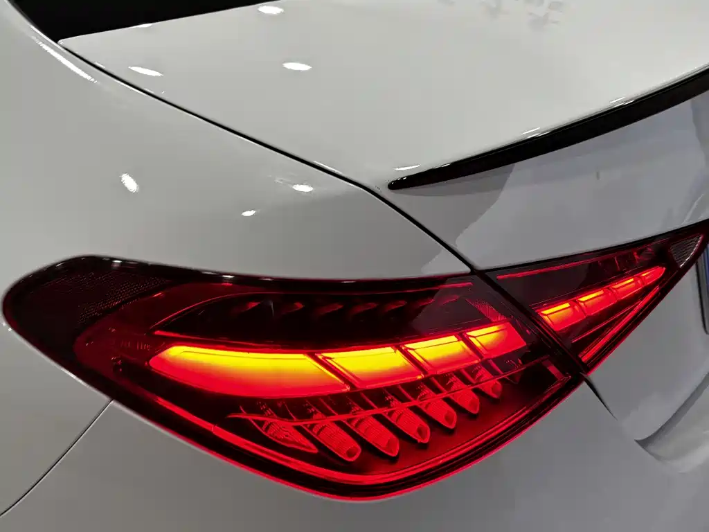 Mercedes-Benz C-Class 2024 — фото 9