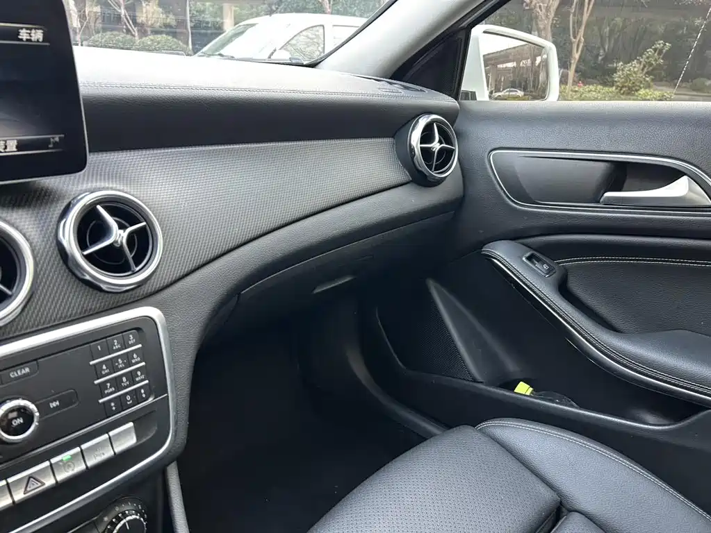 Mercedes-Benz GLA 2018 — фото 14