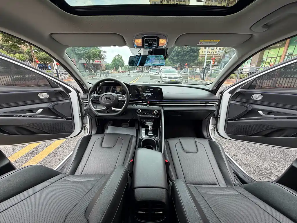 Hyundai Elantra 2023