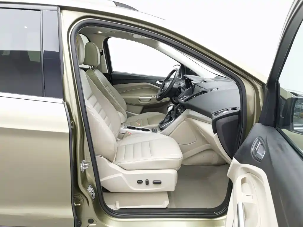 Ford Kuga 2015 — фото 23