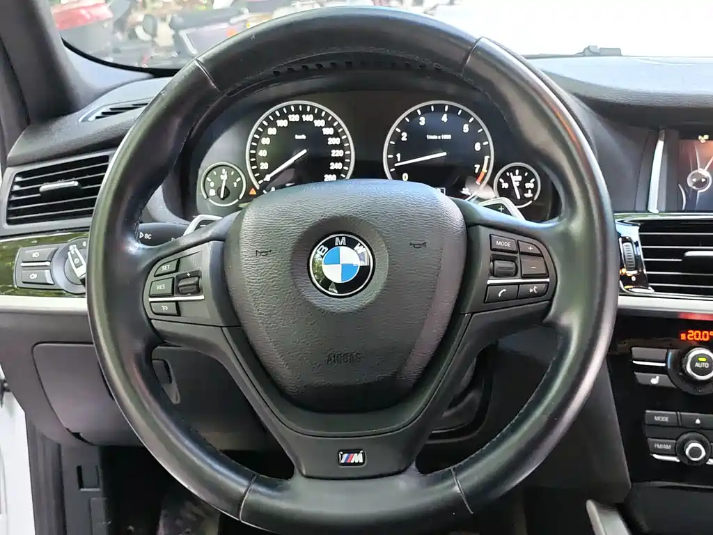 BMW X4 2015 — фото 9