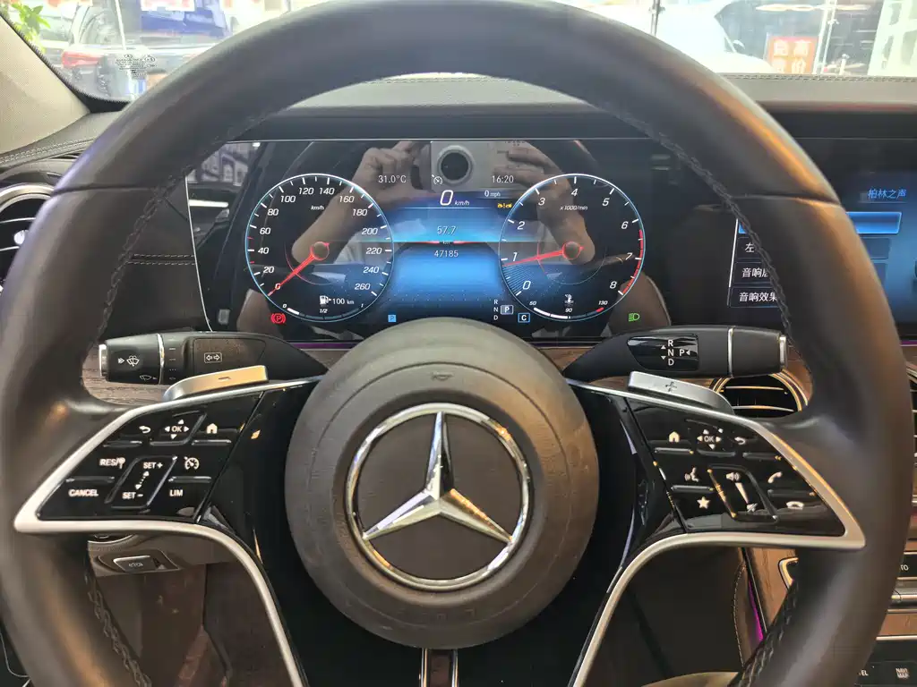 Mercedes-Benz E-Class 2023 — фото 6