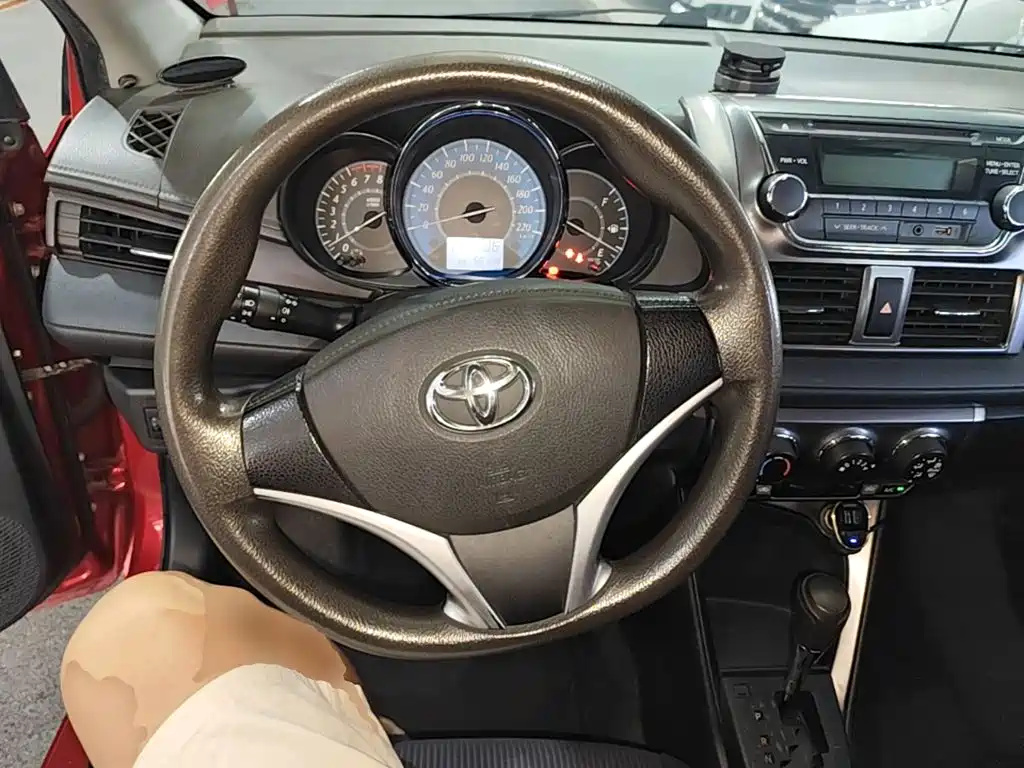 Toyota Yaris L 2016 — фото 11