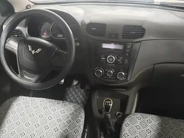 Wuling Hongguang 2016