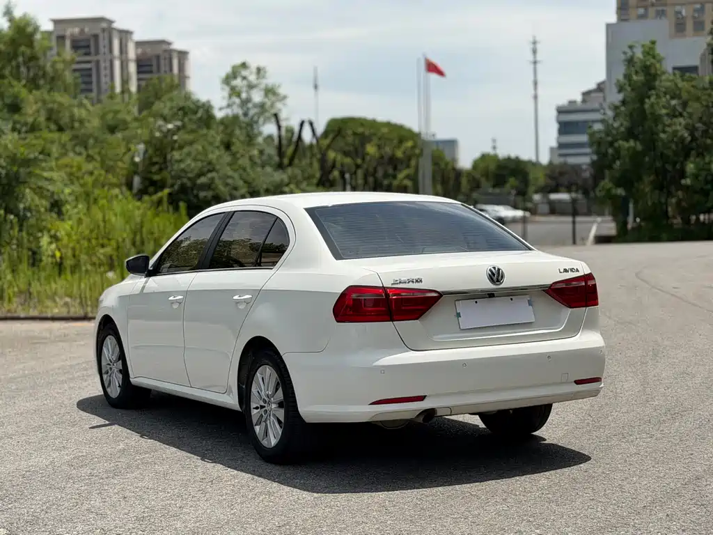 Volkswagen Lavida 2013