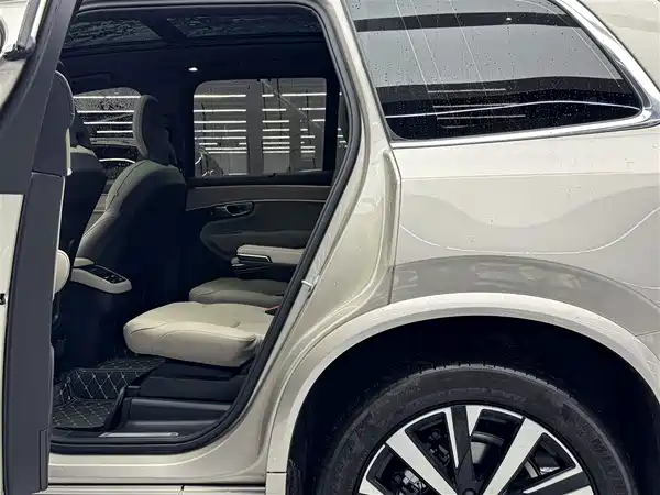 Volvo XC90 2025