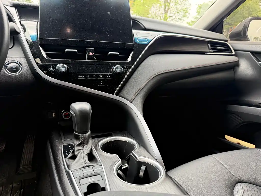 Toyota Camry 2022 — фото 12