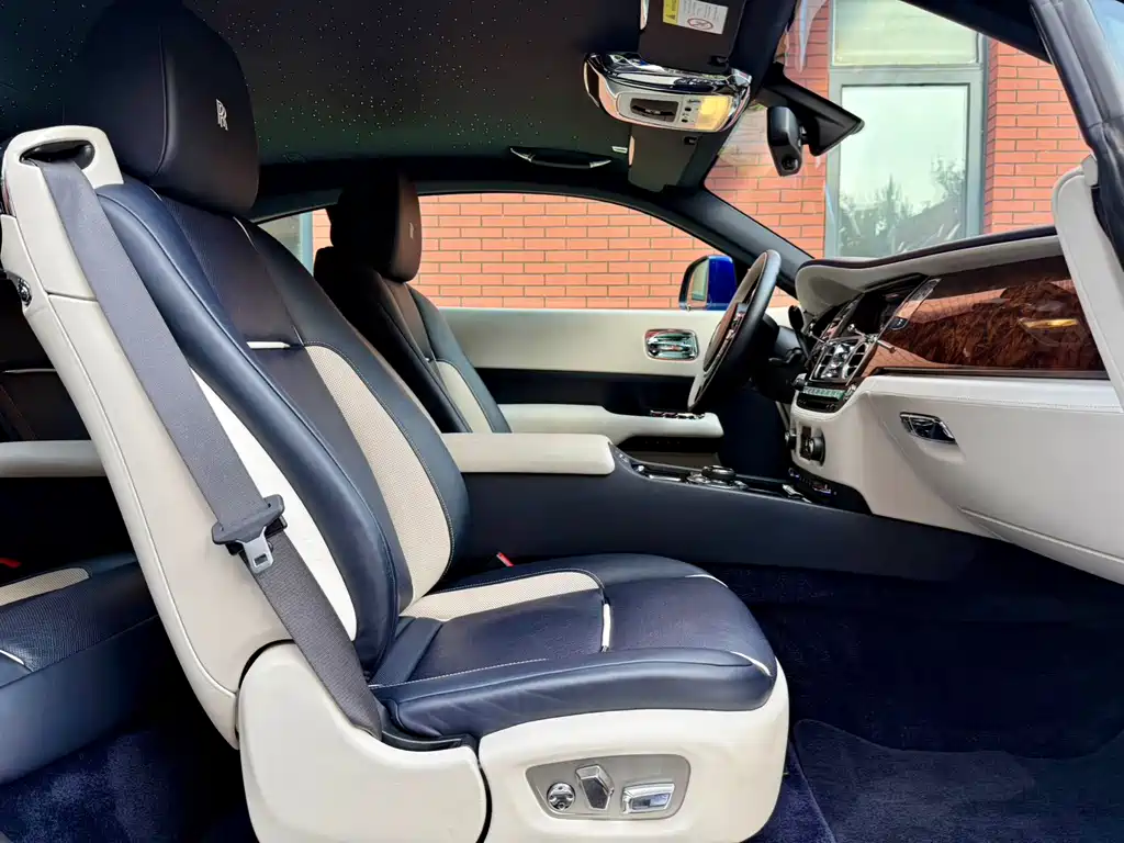 Rolls-Royce Phantom 2018 — фото 17