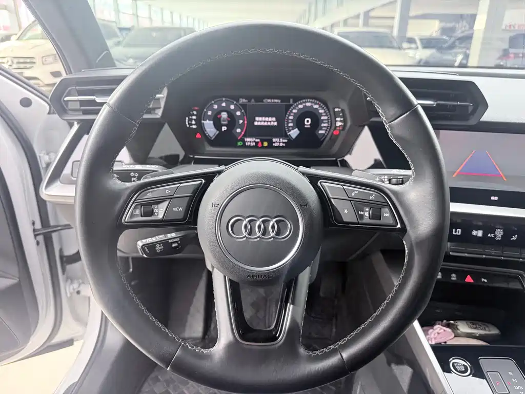 Audi A3 2023 — фото 10