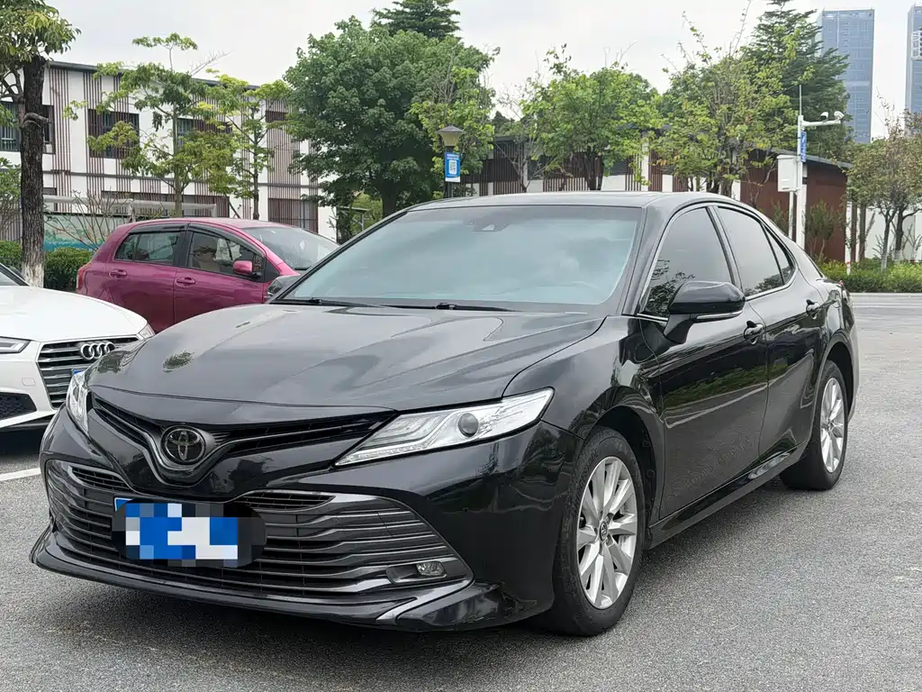 Toyota Camry 2020 — фото 1