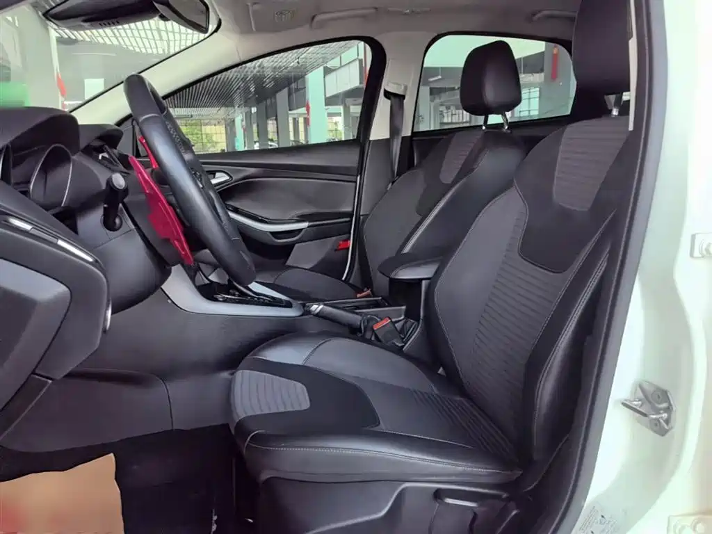 Ford Focus 2016 — фото 15