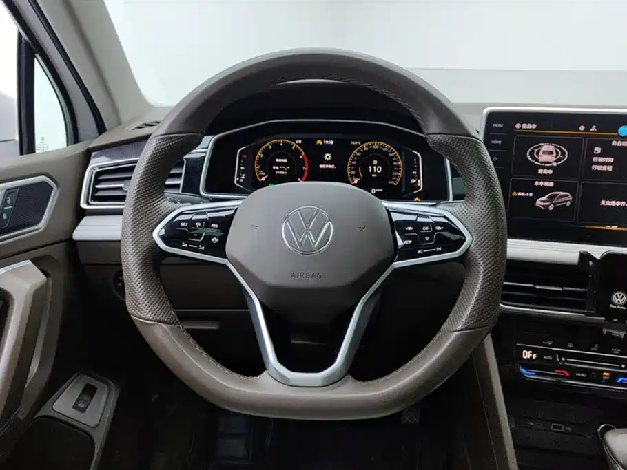 Volkswagen Tiguan L 2023 — фото 15