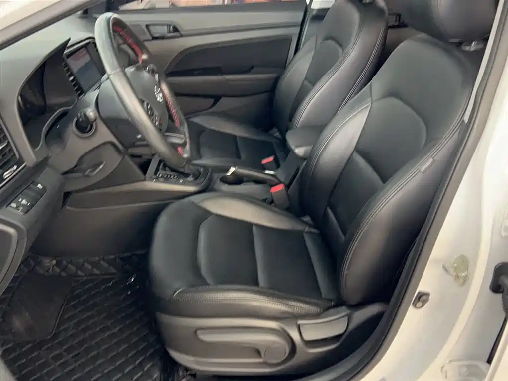 Hyundai Elantra 2019 — фото 9
