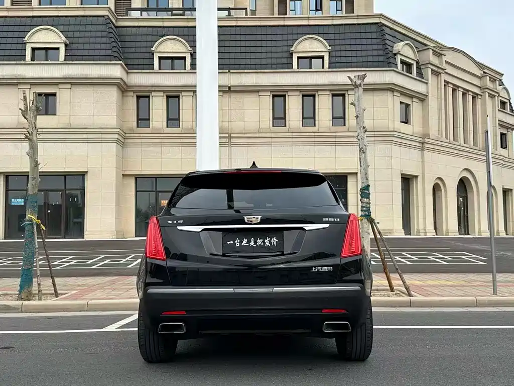 Cadillac XT5 2017 — фото 16