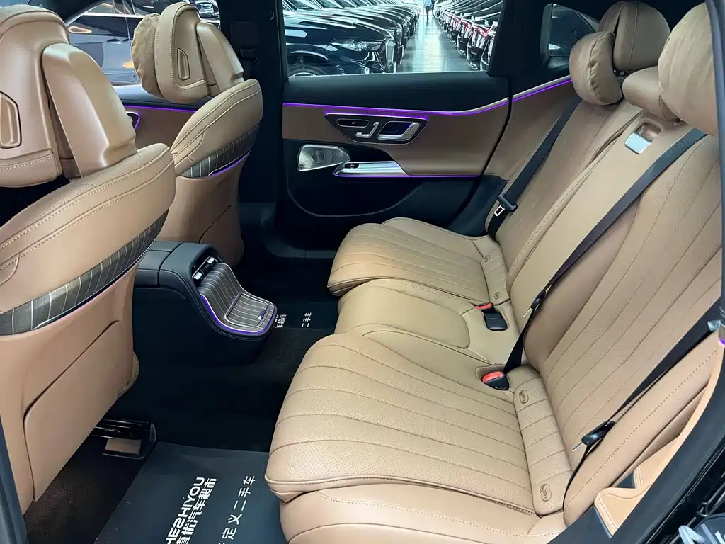 Mercedes-Benz E-Class 2025 — фото 10