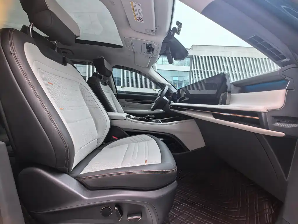 Ford Edge 2023 — фото 13