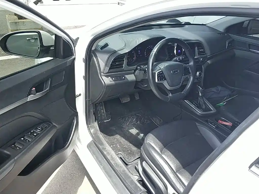 Hyundai Elantra 2019 — фото 16