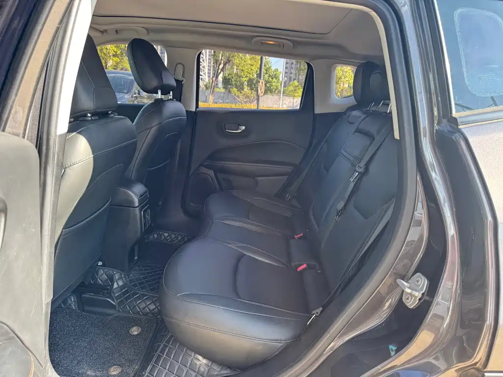 Jeep Compass 2018 — фото 9