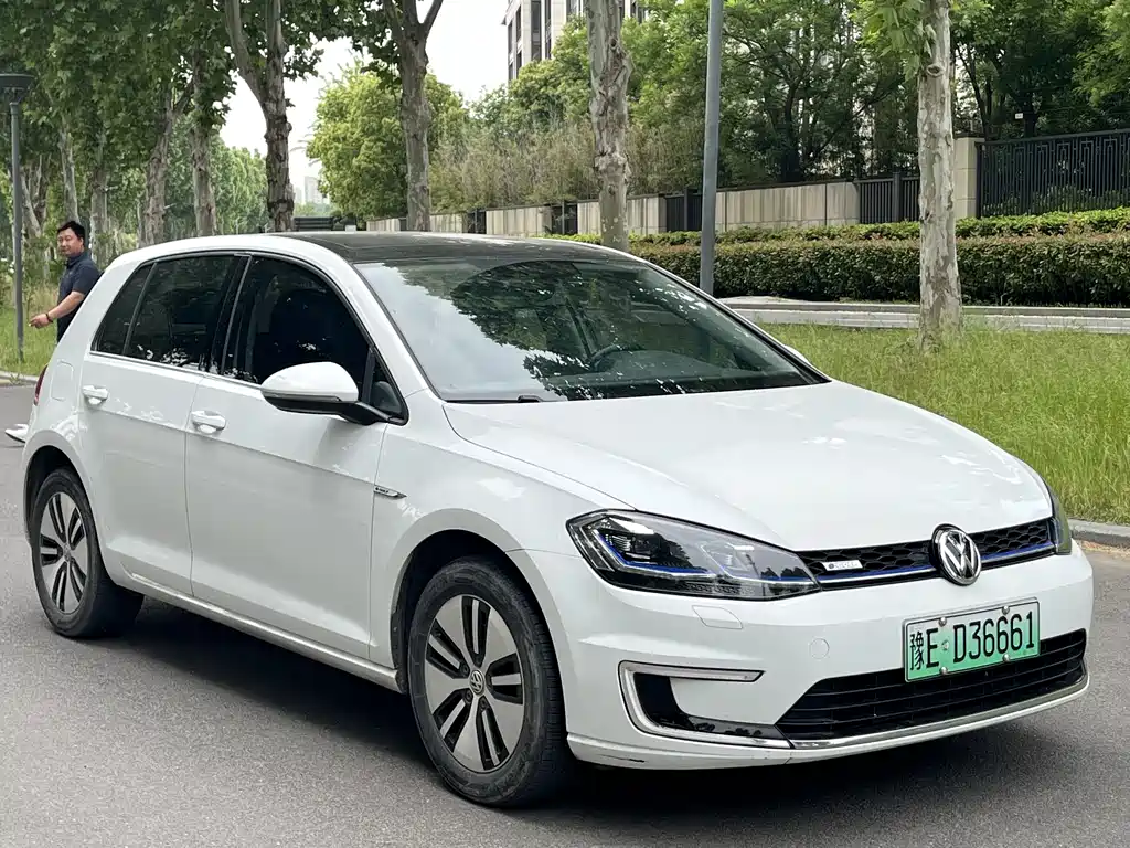 Volkswagen Golf Pure Electric 2020 — фото 3