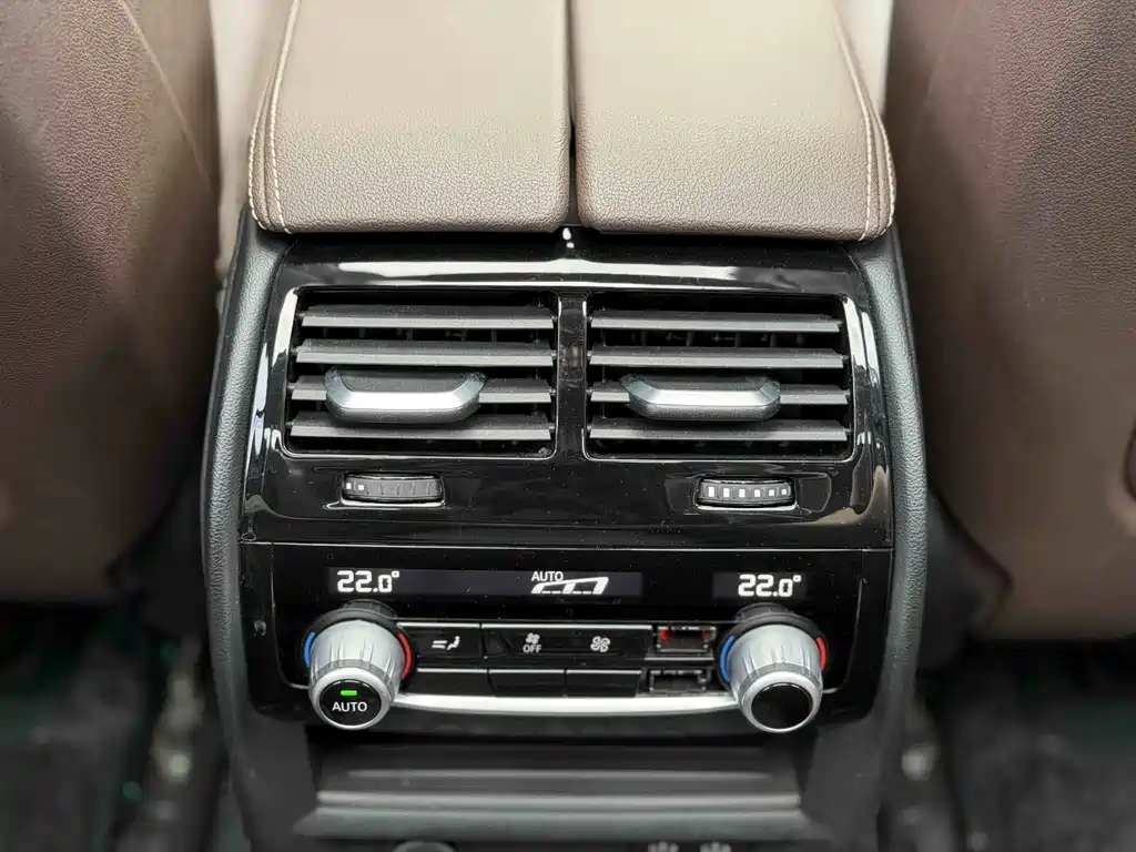 BMW 5 Series 2021 — фото 15
