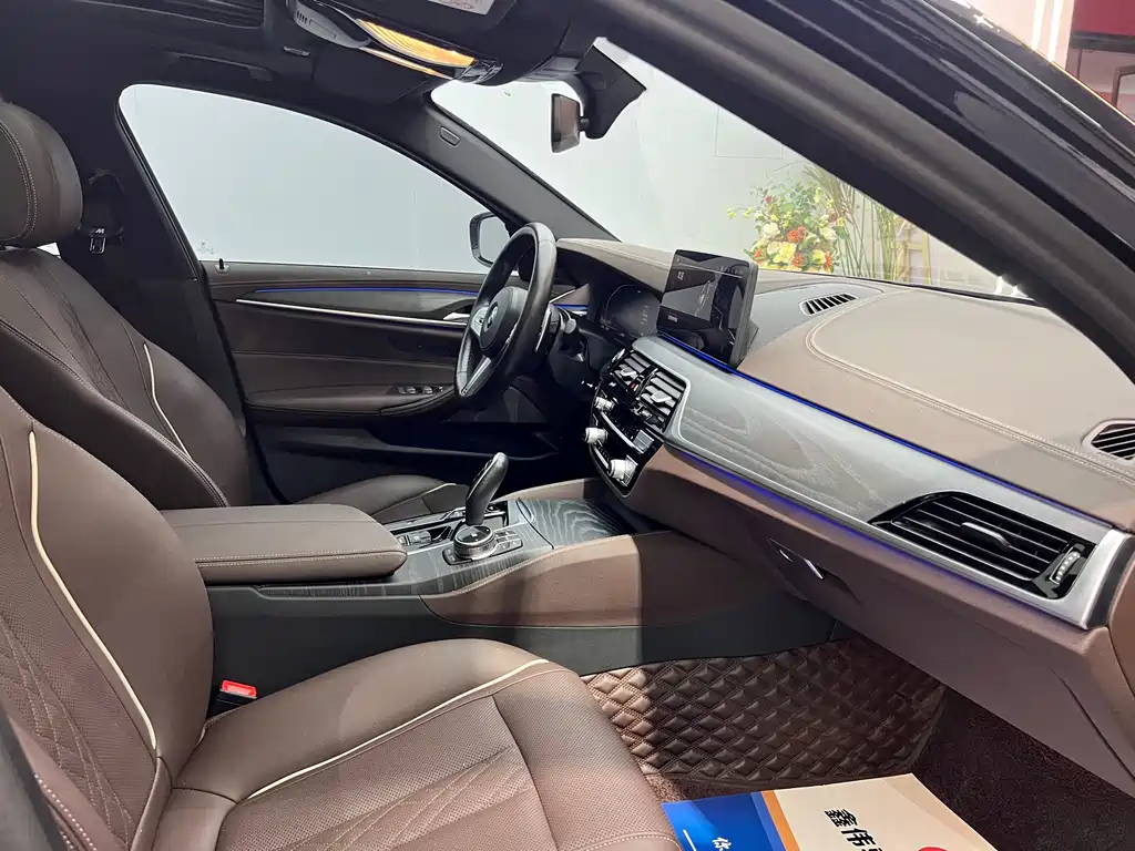 BMW 5 Series 2023 — фото 14