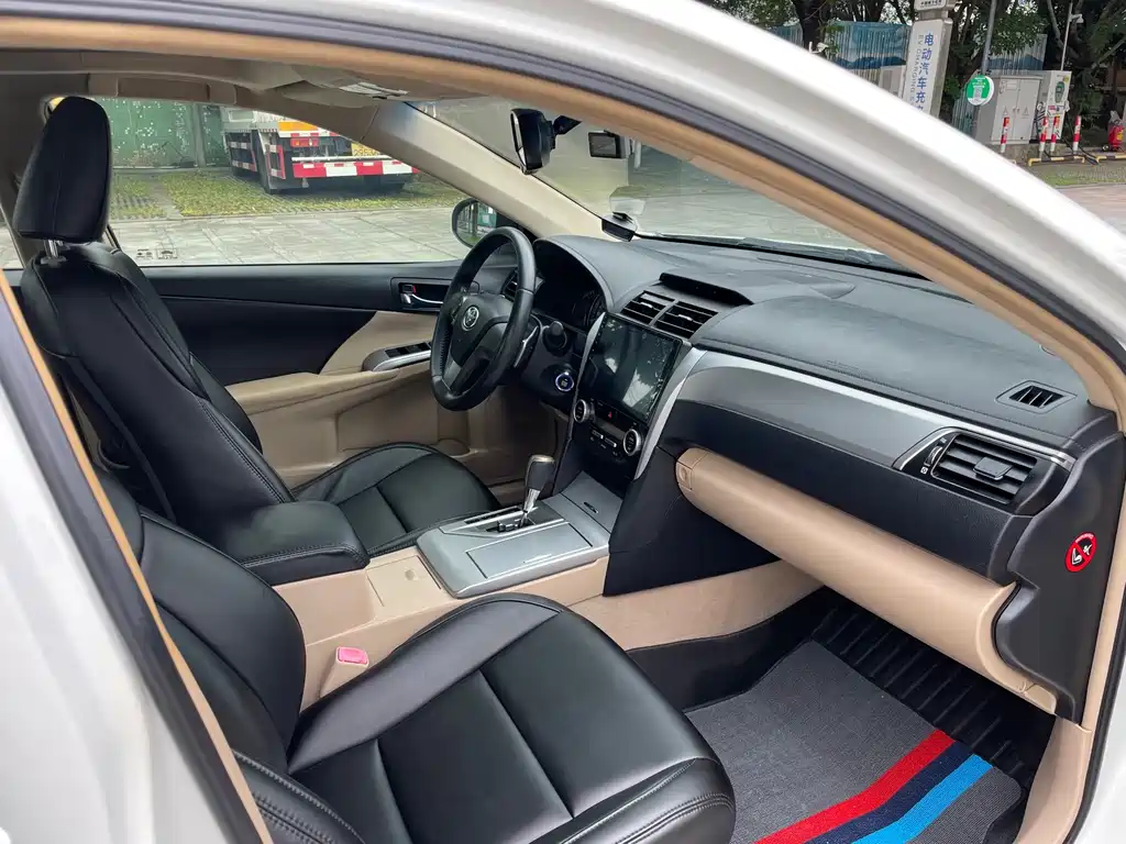 Toyota Camry 2013 — фото 14