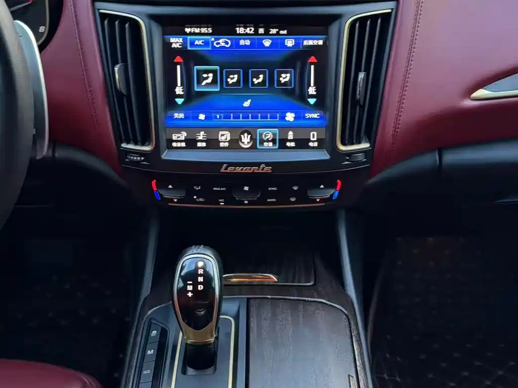 Maserati Levante 2017 — фото 12