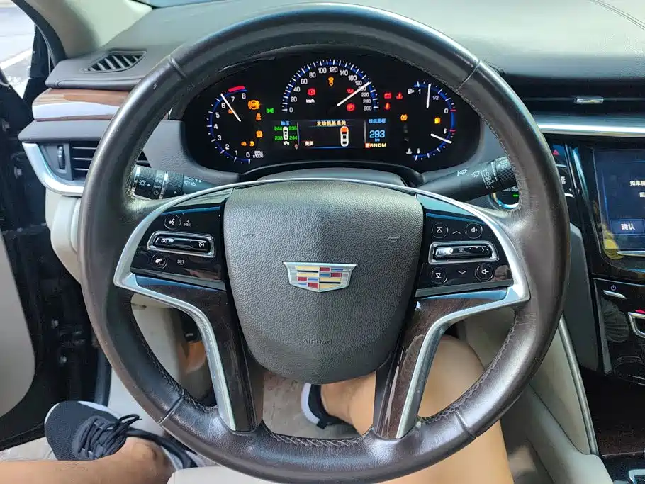 Cadillac XTS 2016 — фото 15