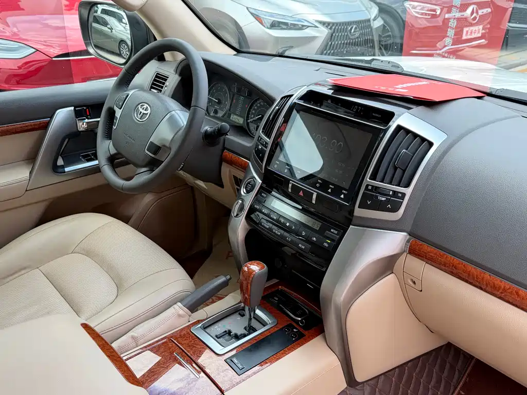 Toyota Land Cruiser 2016 — фото 16