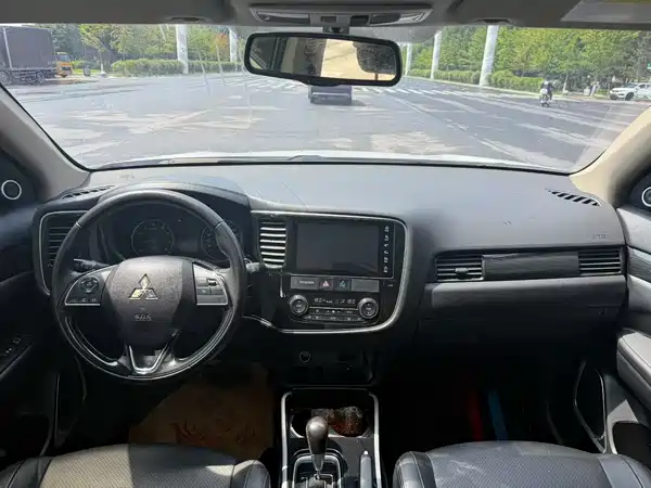 Mitsubishi Outlander 2017