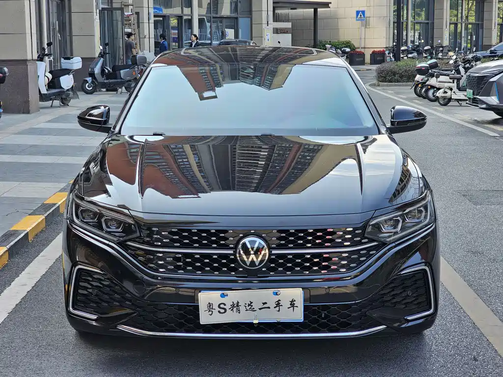 Volkswagen Passat 2022 — фото 2