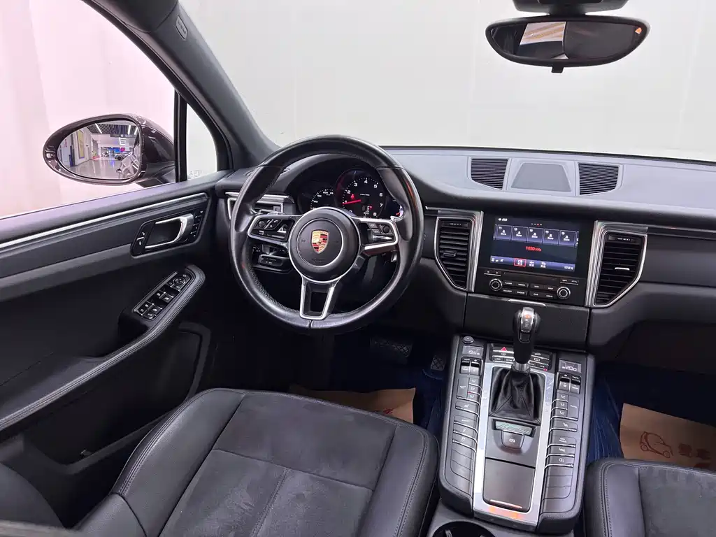 Porsche Macan 2017 — фото 18