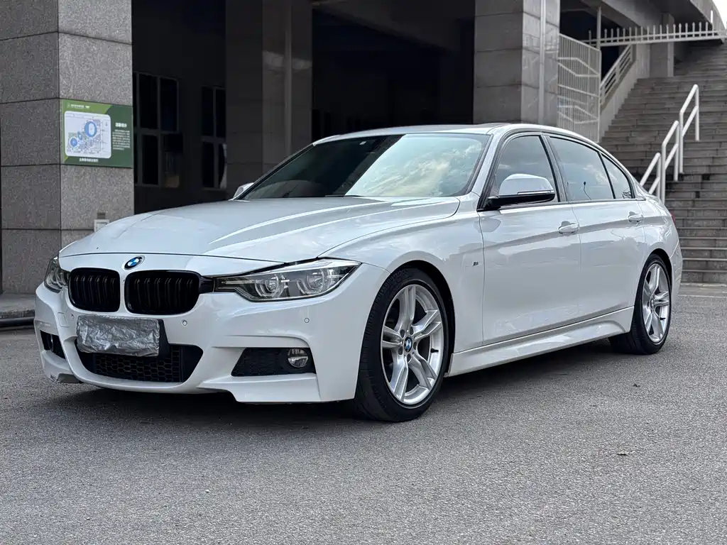 BMW 3 Series 2018 — фото 1