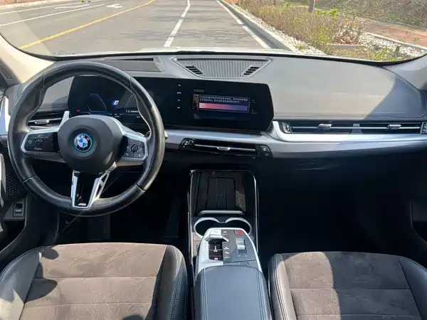 BMW iX1 2025