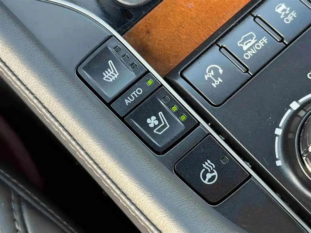 Lexus LX 2017 — фото 15