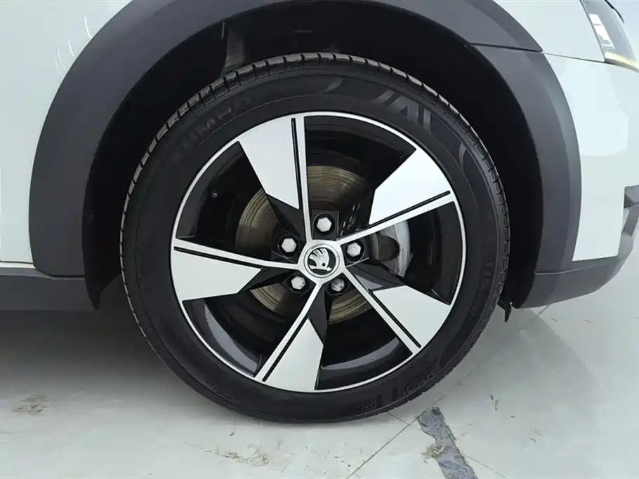 Skoda Octavia 2020 — фото 6