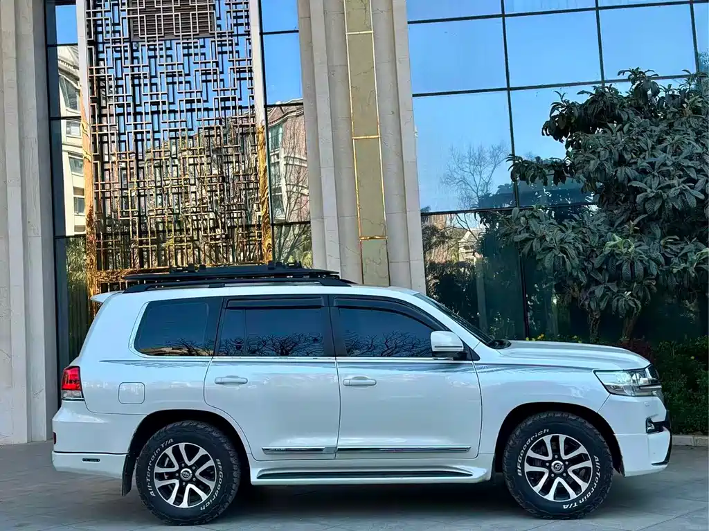 Toyota Land Cruiser 2020 — фото 18