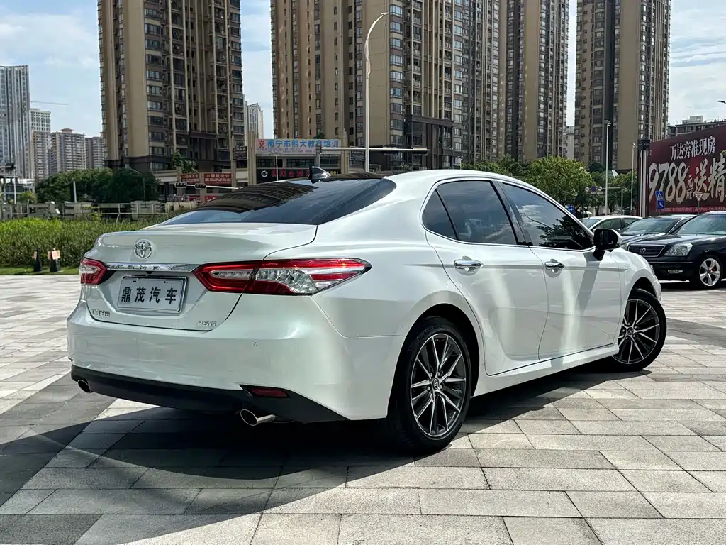 Toyota Camry 2023 — фото 7