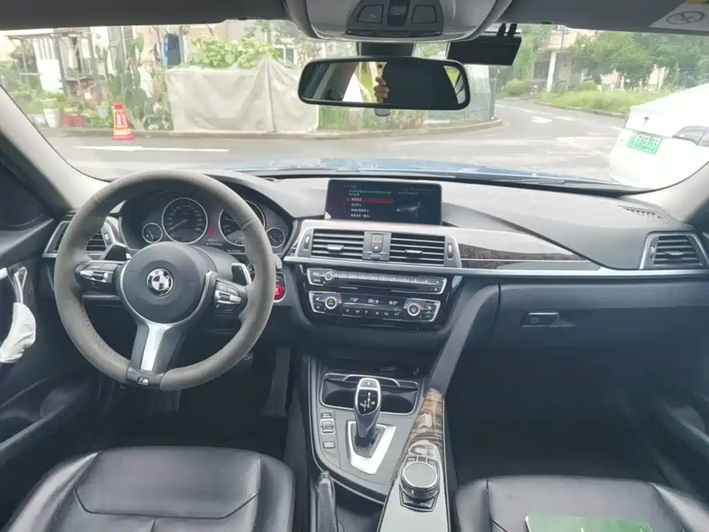 BMW 3 Series 2017 — фото 13