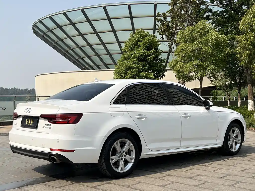 Audi A4L 2018 — фото 4