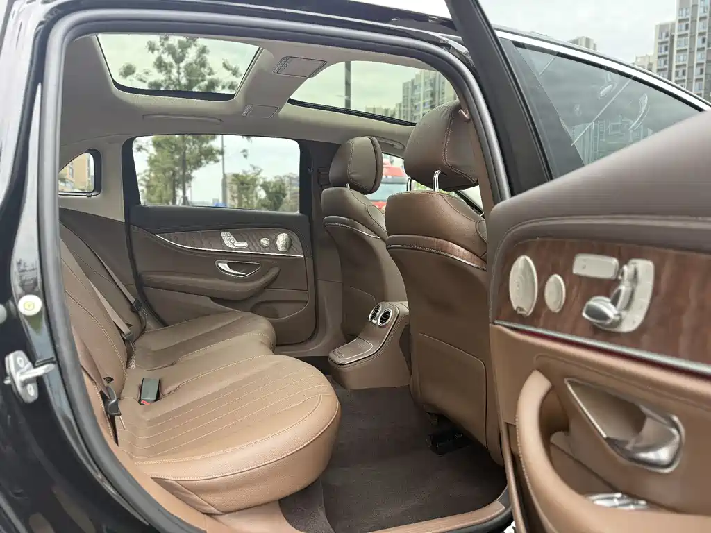 Mercedes-Benz E-Class 2022 — фото 13